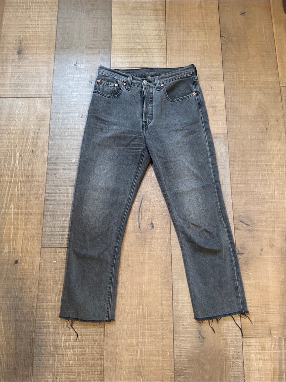 Levi's 501 women’s 💯 cotton Charcoal Straight Jeans W26 x L26 GUC